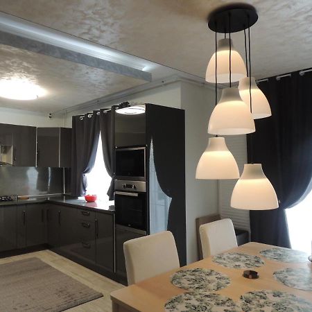 Hotel Blue Sky House Balotesti Zewnętrze zdjęcie